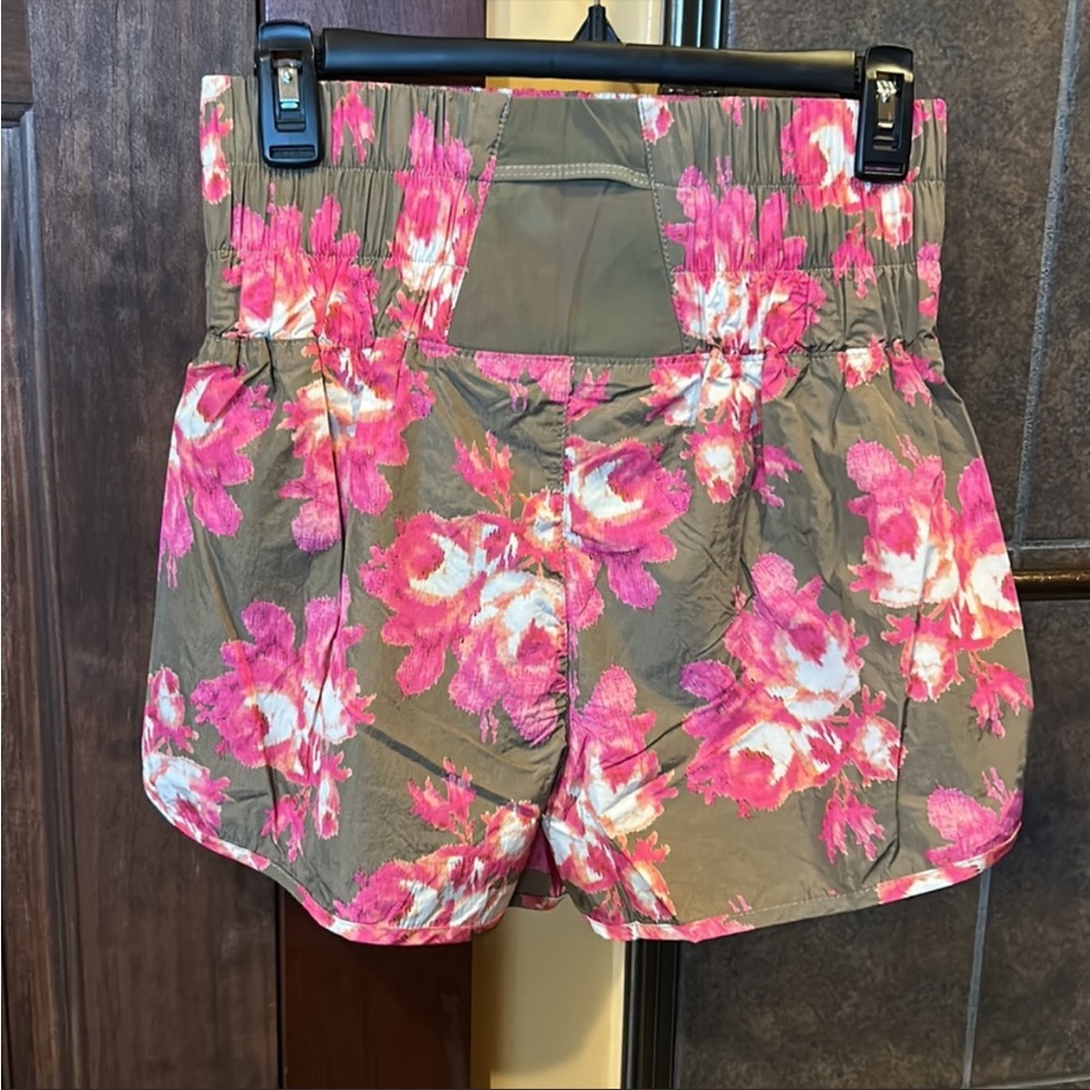Free People NWT The Way Home Shorts Size M in Olive Green/Pink Floral Print - Picture 2 of 6